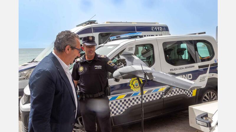 Cerca de 40 agentes de la Policía Local velarán este verano por la seguridad de las playas de Benidorm desde tierra, mar y aire