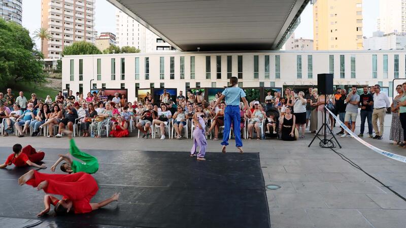 Benidorm schools take contemporary dance to the streets on the first day of Les Ones