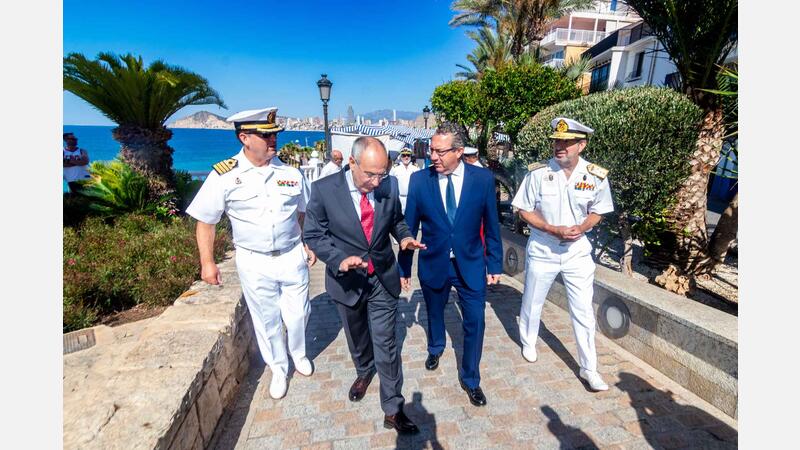 Benidorm rendix un sentit homenatge als Caiguts en la Mar i a l