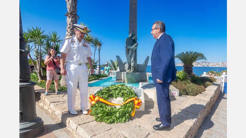 Benidorm rendix un sentit homenatge als Caiguts en la Mar i a l