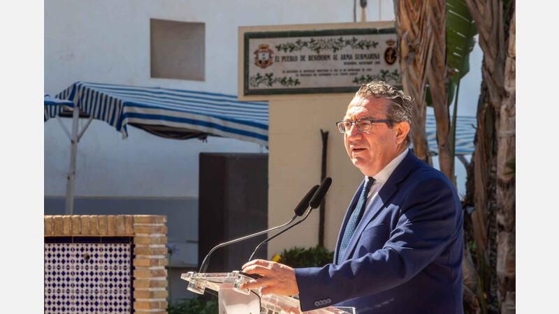 Benidorm rendix un sentit homenatge als Caiguts en la Mar i a l