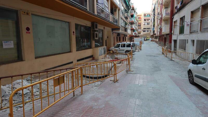 Benidorm reprén les obres al carrer Teuladí després d