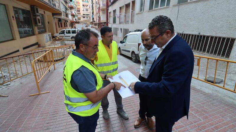 Benidorm reprén les obres al carrer Teuladí després d