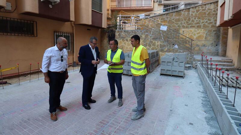 Benidorm reprén les obres al carrer Teuladí després d