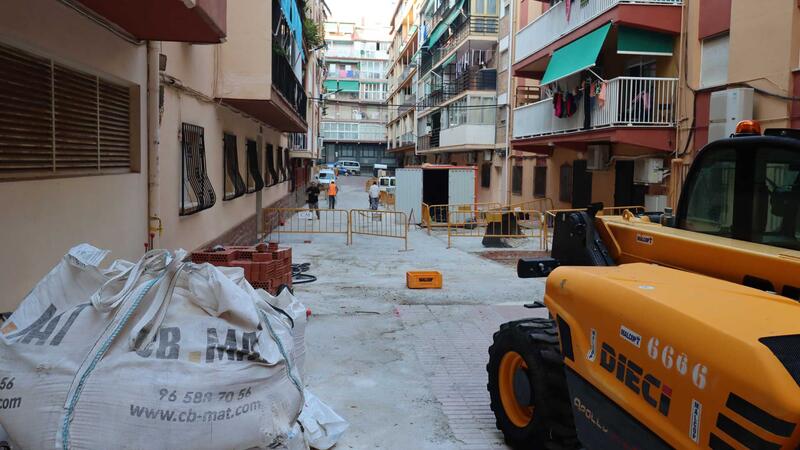 Benidorm reprén les obres al carrer Teuladí després d