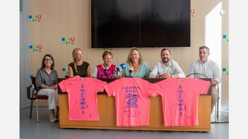 El lazo y la isla de Benidorm, protagonistas de la nueva camiseta solidaria de Anémona contra el cáncer de mama