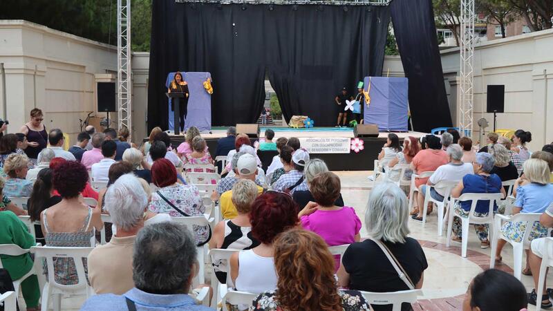 Asmibe celebra en el auditorio Óscar Esplá de Benidorm su XX Festival Benéfico de Convivencia
