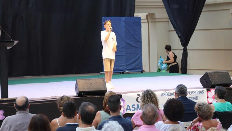 Asmibe celebra en el auditorio Óscar Esplá de Benidorm su XX Festival Benéfico de Convivencia