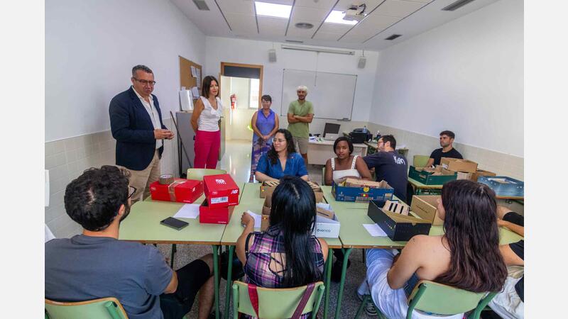 Vint jóvens es formen en jardineria i educació ambiental amb el programa 