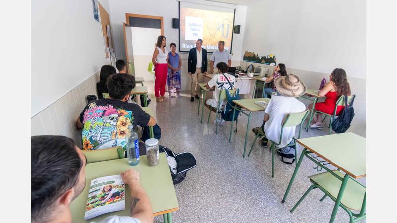 Vint jóvens es formen en jardineria i educació ambiental amb el programa 