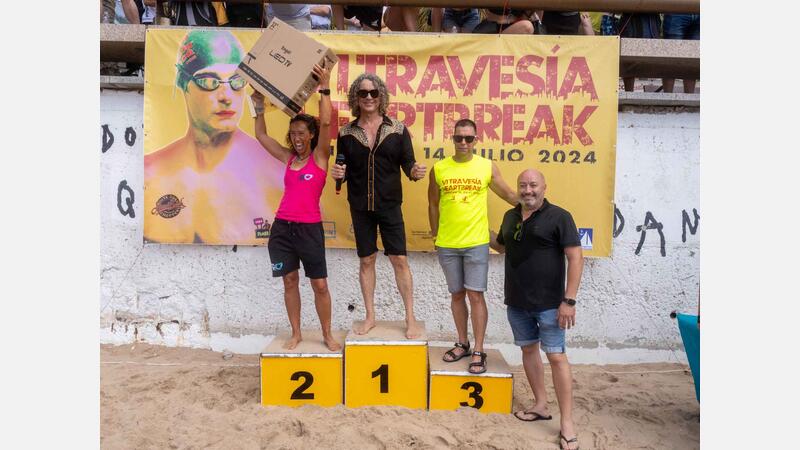 400 nadadores disfrutan en Levante de la Heartbreak Benidorm
