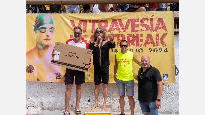 400 nadadores disfrutan en Levante de la Heartbreak Benidorm