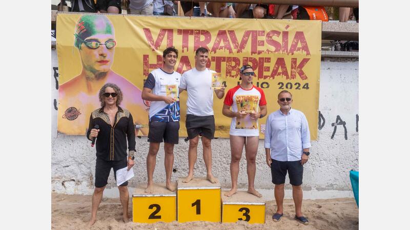 400 nadadores disfrutan en Levante de la Heartbreak Benidorm