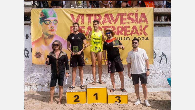 400 nadadores disfrutan en Levante de la Heartbreak Benidorm