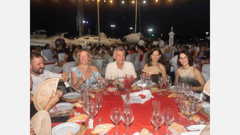 Éxito de la cena de gala en honor a Sant Jaume de la Comissió en el Club Náutico