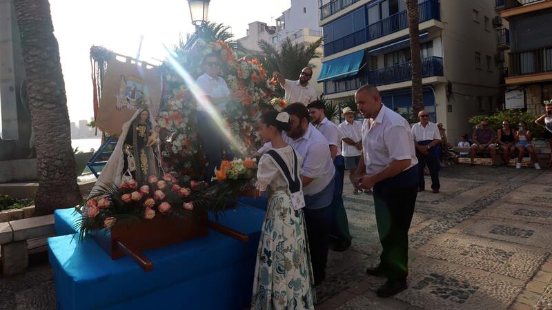 Benidorm ofrenda a la Virgen del Carmen y rinde homenaje a los Caídos en la Mar