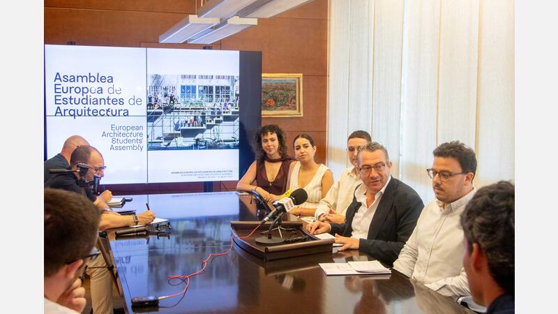 Medio millar de estudiantes de Arquitectura de 22 países se reúnen en Benidorm para explorar su modelo ecosostenible e innovador