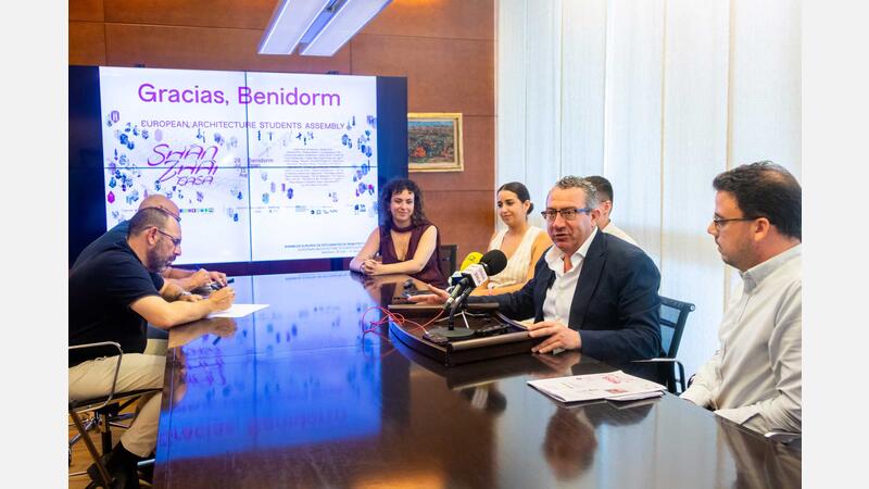 Medio millar de estudiantes de Arquitectura de 22 países se reúnen en Benidorm para explorar su modelo ecosostenible e innovador