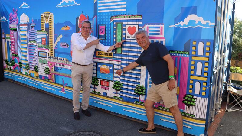 Benidorm welcomes Low 2024 with more than 20,000 people on its first day