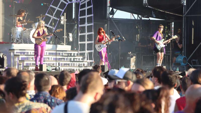 Benidorm welcomes Low 2024 with more than 20,000 people on its first day