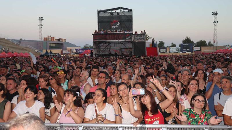 Benidorm welcomes Low 2024 with more than 20,000 people on its first day