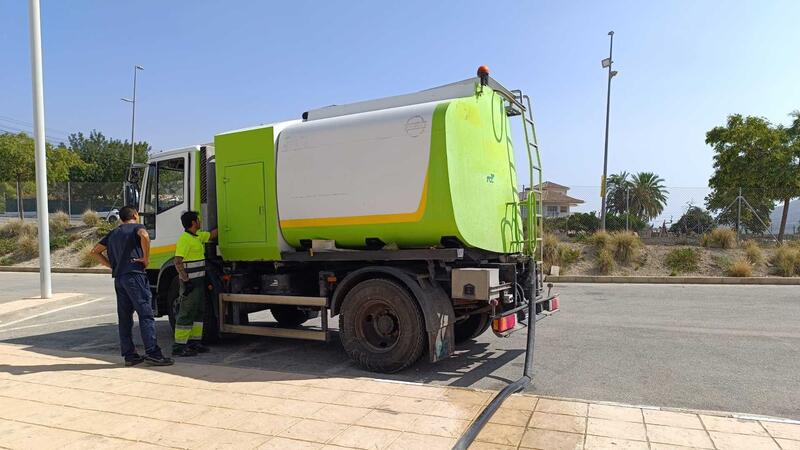 Benidorm vacía la piscina municipal del Palau d’Esports para labores de mantenimiento y se reutilizará el agua para los baldeos