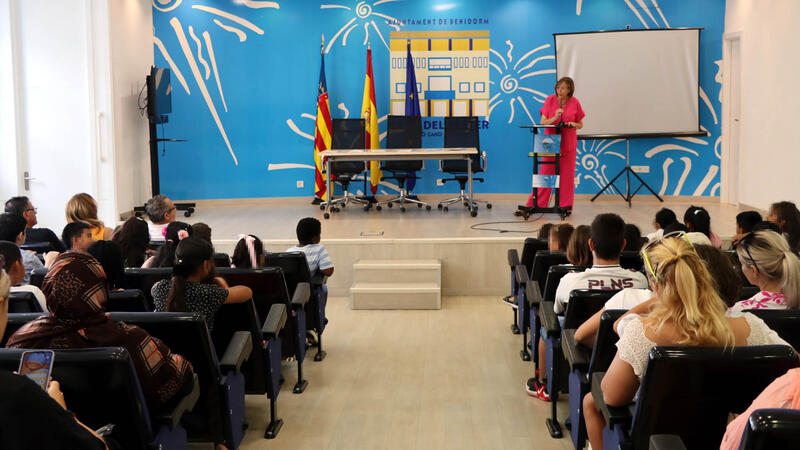 Benidorm reconoce su esfuerzo a los 77 niños que han participado este verano en el Programa de Apoyo Educativo