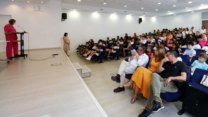 Benidorm reconoce su esfuerzo a los 77 niños que han participado este verano en el Programa de Apoyo Educativo