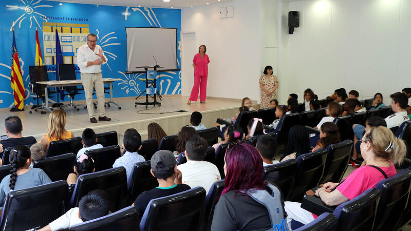 Benidorm reconoce su esfuerzo a los 77 niños que han participado este verano en el Programa de Apoyo Educativo