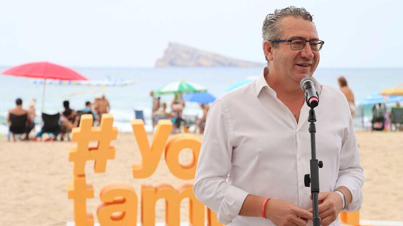 El alcalde defiende la “industria de la felicidad” en la presentación de la campaña de Hosbec #Yotambiénsoyturista
