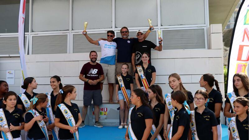 More than 300 swimmers complete the swim between l’Illa and the Port of Benidorm