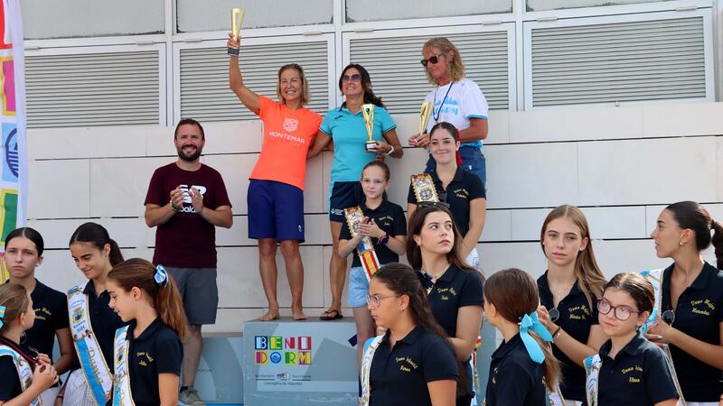 More than 300 swimmers complete the swim between l’Illa and the Port of Benidorm
