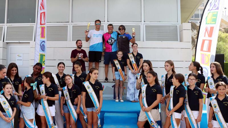 More than 300 swimmers complete the swim between l’Illa and the Port of Benidorm