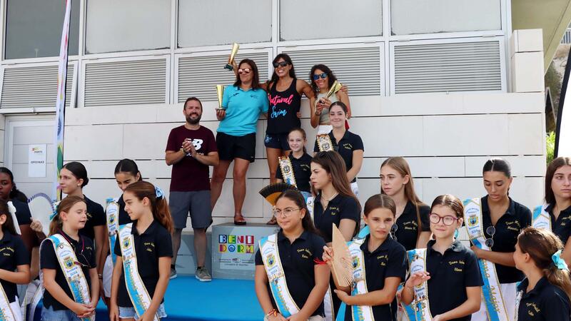 More than 300 swimmers complete the swim between l’Illa and the Port of Benidorm