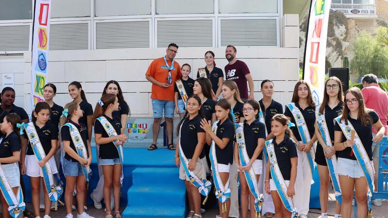 More than 300 swimmers complete the swim between l’Illa and the Port of Benidorm