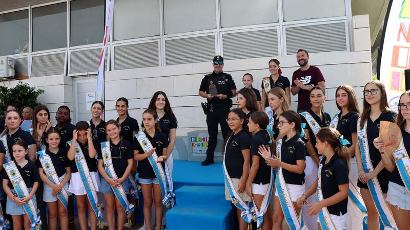 More than 300 swimmers complete the swim between l’Illa and the Port of Benidorm