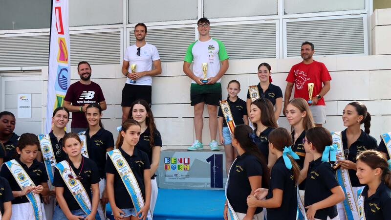 More than 300 swimmers complete the swim between l’Illa and the Port of Benidorm