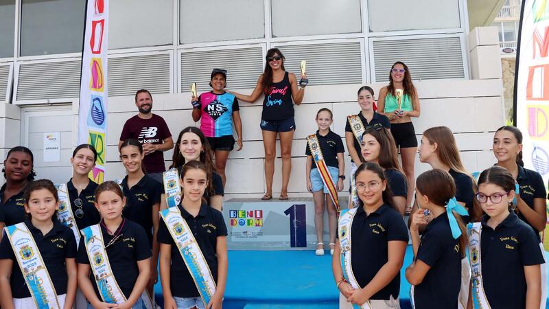 More than 300 swimmers complete the swim between l’Illa and the Port of Benidorm