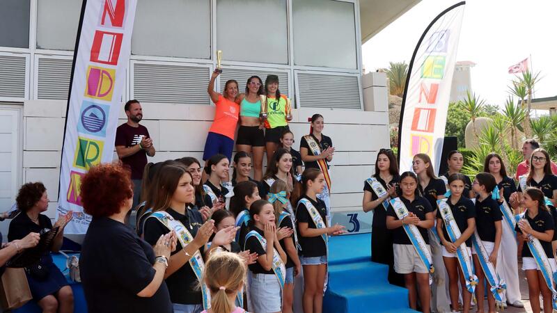 More than 300 swimmers complete the swim between l’Illa and the Port of Benidorm