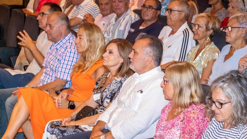 Concierto de la Coral de la Unión Musical y del Orfeó de Dénia en el Ayuntamiento de Benidorm