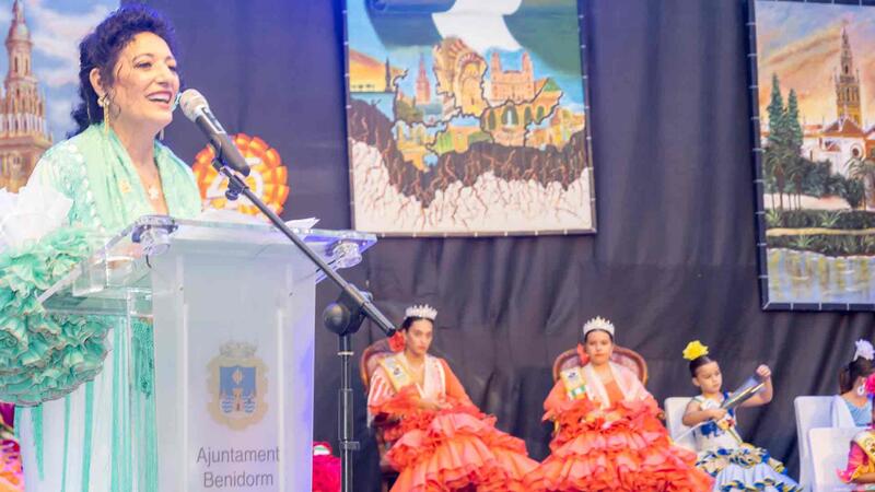 Beatriz Martínez y Kenia Moreno, reinas de la Casa de Andalucía de Benidorm