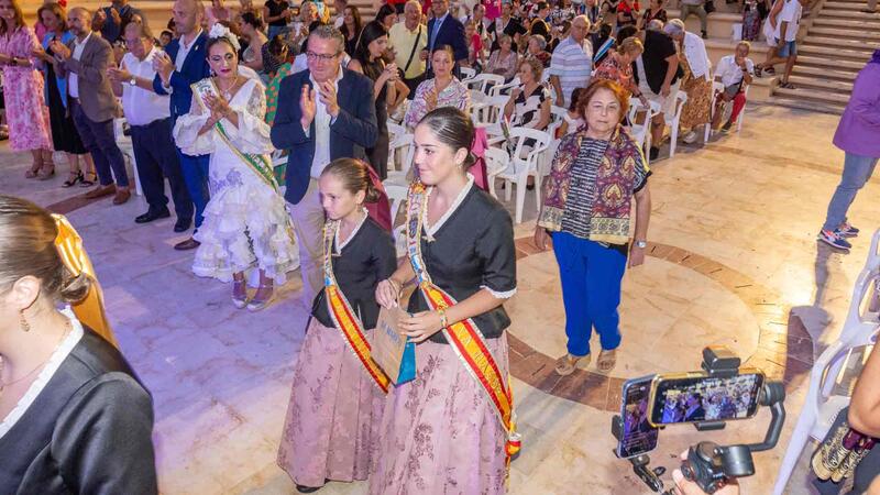 Beatriz Martínez y Kenia Moreno, reinas de la Casa de Andalucía de Benidorm