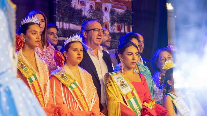 Beatriz Martínez y Kenia Moreno, reinas de la Casa de Andalucía de Benidorm