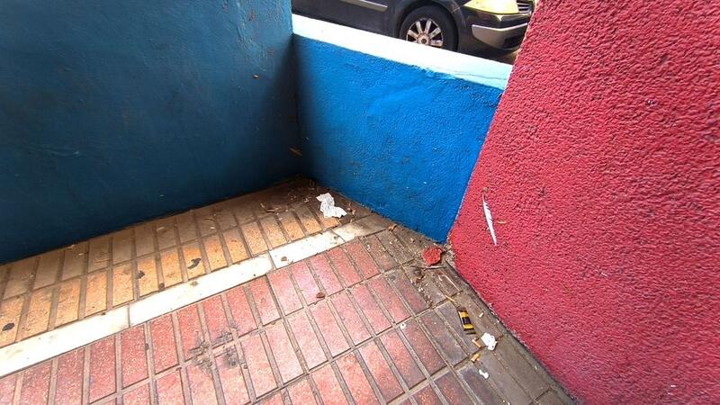 El PSOE denuncia el estado “tercermundista” de la plaza de Manizales