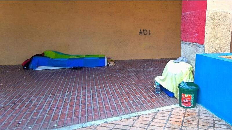 El PSOE denuncia el estado “tercermundista” de la plaza de Manizales