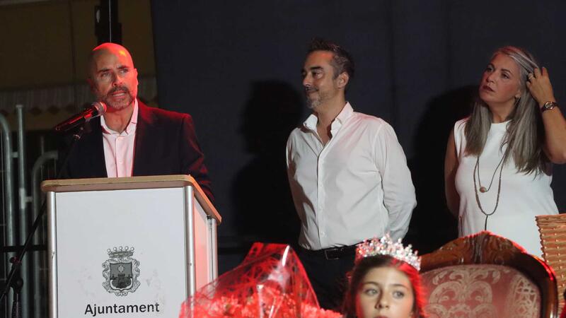 Sisters Lucía and Naiara Moreno Novella, crowned queens of the Imalsa II Festivities