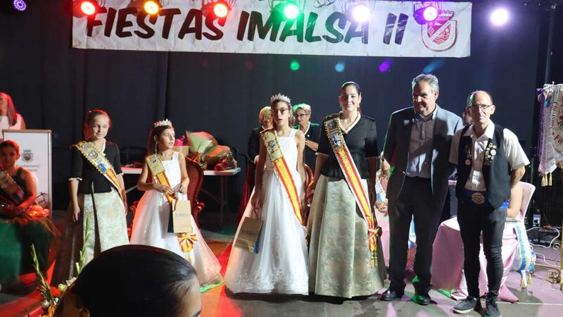 Sisters Lucía and Naiara Moreno Novella, crowned queens of the Imalsa II Festivities