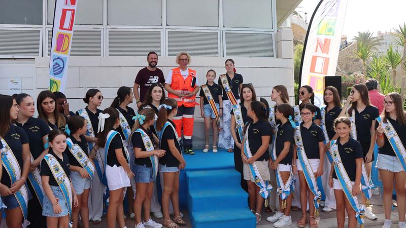 More than 300 swimmers complete the swim between l’Illa and the Port of Benidorm