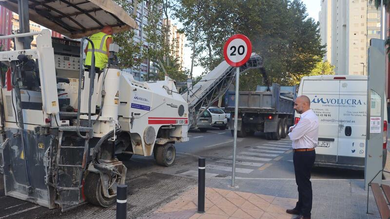 Benidorm inicia el asfaltado del barrio Els Tolls que culminará las obras de renovación de las redes de saneamiento y pluviales