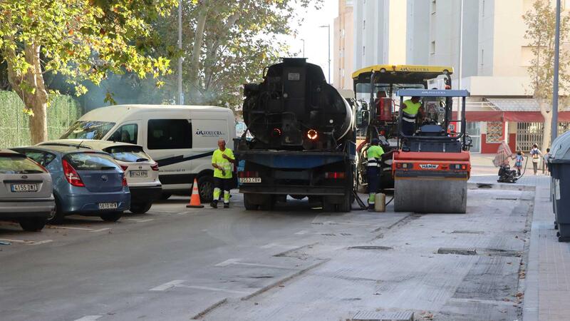 Benidorm inicia el asfaltado del barrio Els Tolls que culminará las obras de renovación de las redes de saneamiento y pluviales